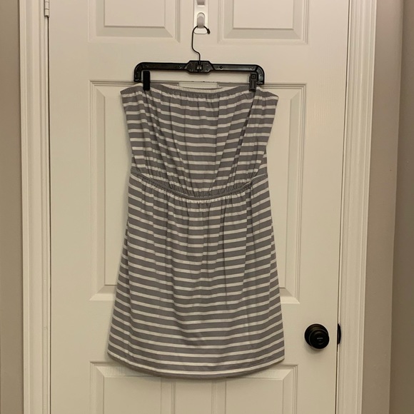Old Navy Dresses & Skirts - Old Navy strapless mini sundress XL, gray/white